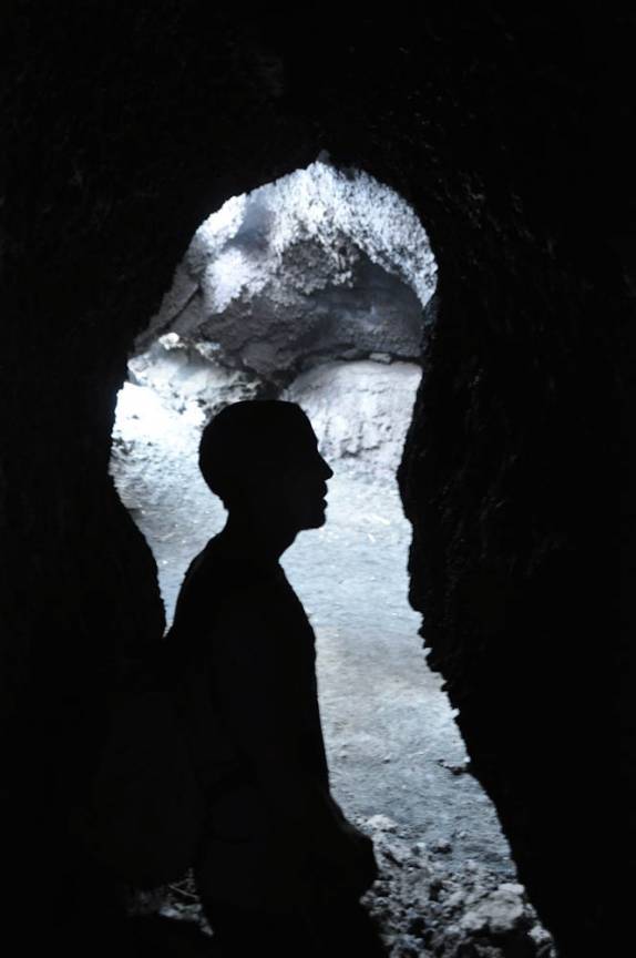 Fenda criada por rio de lava em Junho de 2010, no vulcão Pacaya, próximo à Antigua, na Guatemala
